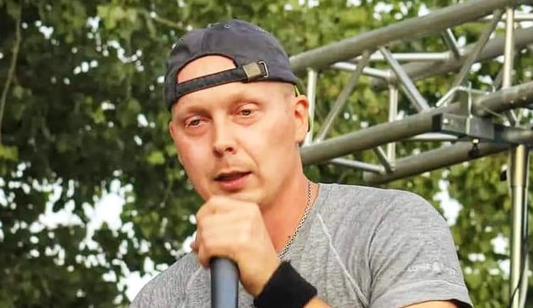 Vše vlastně odstartovala moje první vánoční píseň Nejhezčí svátky, říká zpívající hasič z Telče Jurič Pařil