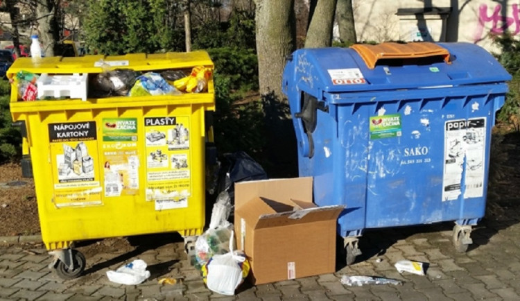 Vánoční posílený svoz papírů a plastů v Jihlavě. Kdy se otevřou sběrné dvory?