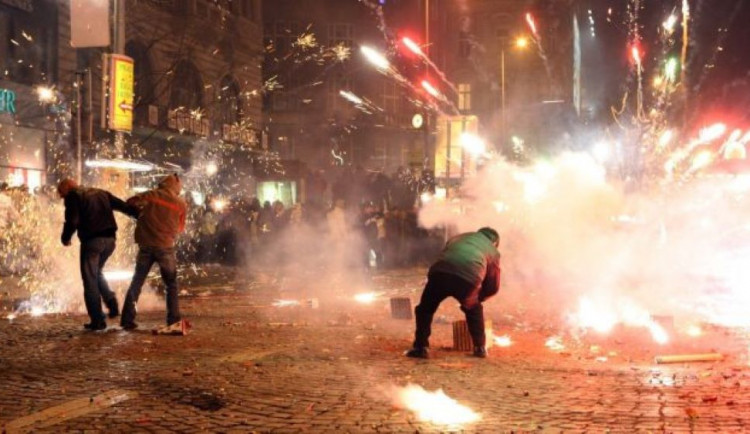 Pozor na petardy a rachejtle v centru Jihlavy, již rok jsou zakázané