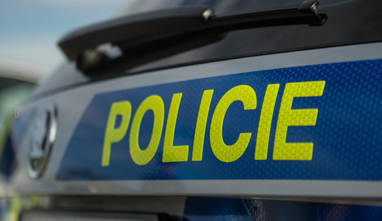 Přílišná důvěřivost. Muž slíbil ženě dovoz auta z ciziny, po přebrání finanční zálohy přestal komunikovat