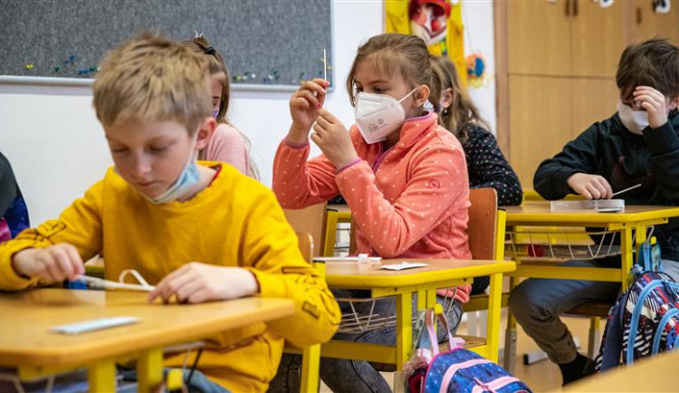 Na jihlavských školách ubylo nakažených. Covid se dnes prokázal u 10 žáků a jednoho učitele
