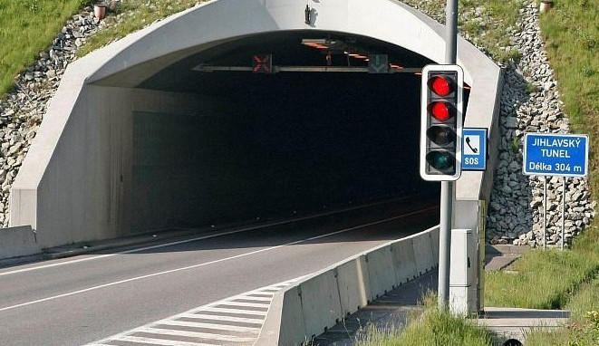 Jihlavský tunel se na osm týdnů uzavře. Některé jeho části jsou na konci životnosti