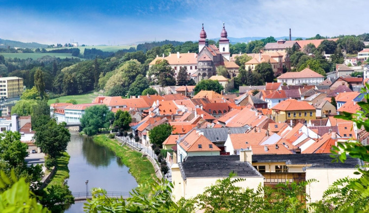 Třebíč nabízí lidem, co se přihlásí k trvalému pobytu, vstup do aquaparku nebo roční jízdné v MHD zdarma