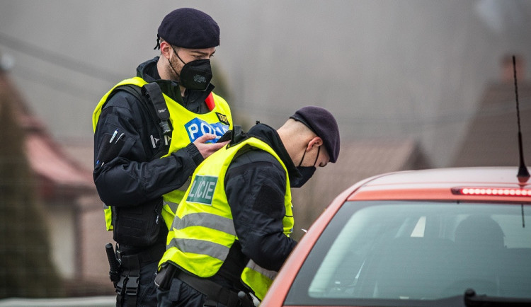 Amfetamin, kokain, marihuana. Policie za dva dny zastavila tři řidiče, kterým vyšly pozitivní testy na drogy