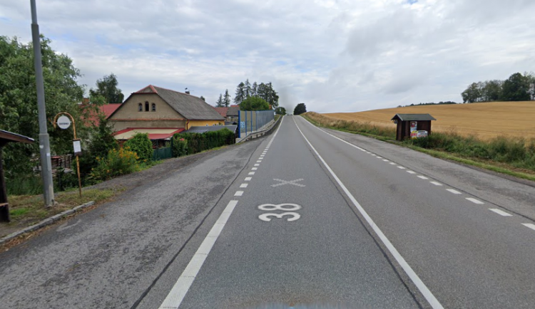 Ve čtvrtek večer došlo u osady Skřivánek k dopravní nehodě, policie hledá svědky události