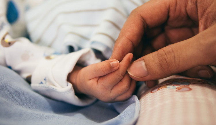 Jihlavský odbor sociálních věcí spolupracuje s rodinami v ohrožení. Jedna z nich zvládá i péči o dívku s těžkou vrozenou vadou