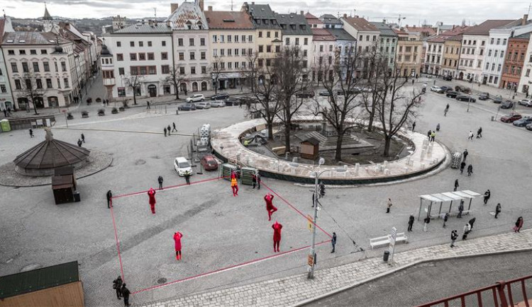 Pokojíček v Jihlavě: Část náměstí bude od pondělí krýt oplocení. Budou za ním pracovat archeologové