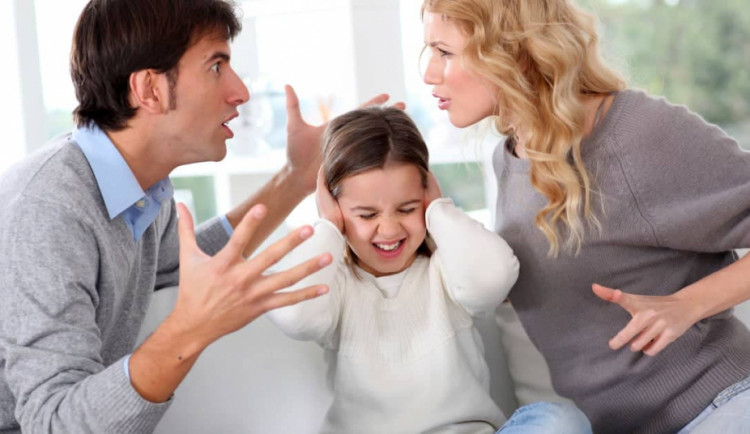 Toto není vzor správného otce. Výživné na svoji dceru neplatí již dvanáct let, na alimentech dluží 330 tisíc