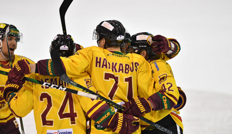 Dukla ovládla přestřelku s Benátkami, na třetí Třebíč ztrácí už jen bod