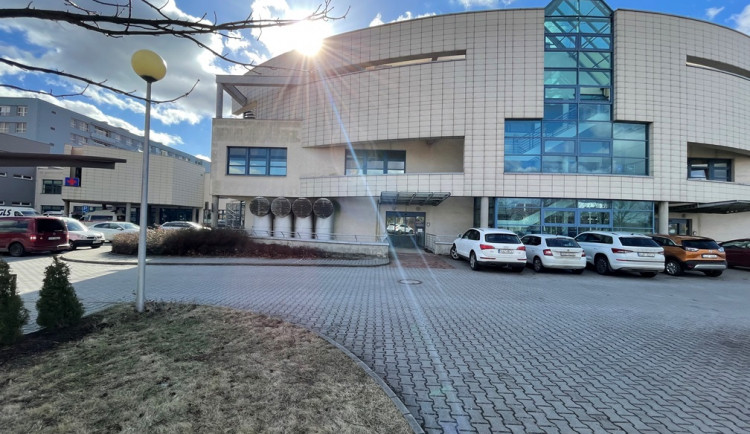 Zájemci o vakcínu proti covidu musí nyní do jihlavské nemocnice. Provoz ambulance začíná dnes