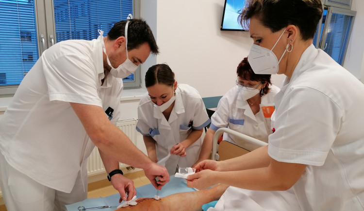 Pelhřimovské Edukační centrum pro pacienty s endoprotézou slaví 11 let. Jsme rádi, když se zapojí i rodinní příslušníci, říká lékař Běhounek