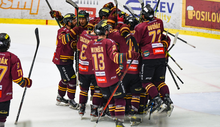 Drama se šťastným koncem. Dukla dva kroky od prvoligového finále, Sokolov porazila i v pondělí