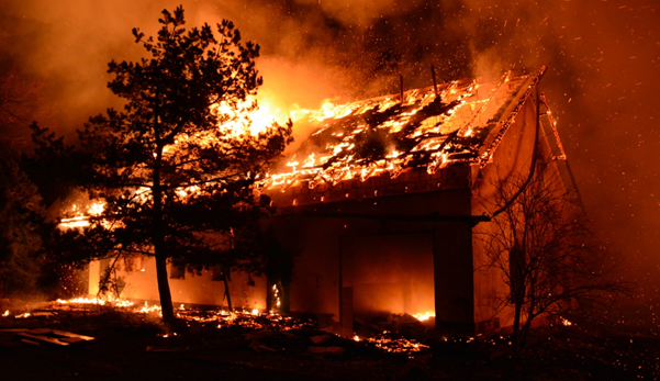 V sobotu večer hořel ve Stonařově sklad potravin, škoda je tři miliony korun
