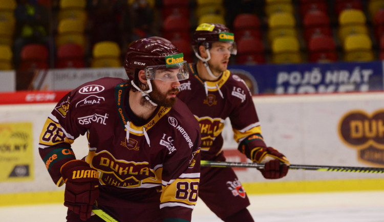 Dukla v přestřelce dlouho vzdorovala, přesto první barážové utkání ovládlo Kladno