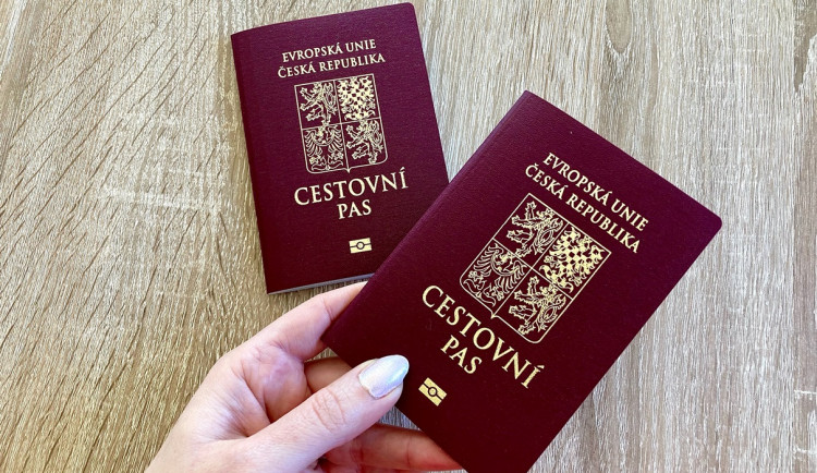 Zvýšený zájem o vydání cestovních dokladů v Jihlavě nadále trvá. V úřední dny počítejte s frontou