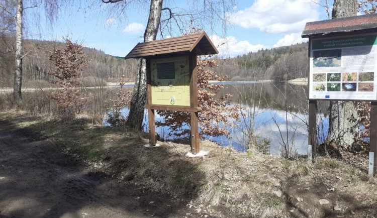 Přírodní památky Vysočiny mají nové interaktivní panely. Turisté tak poznají chráněné živočichy a rostliny