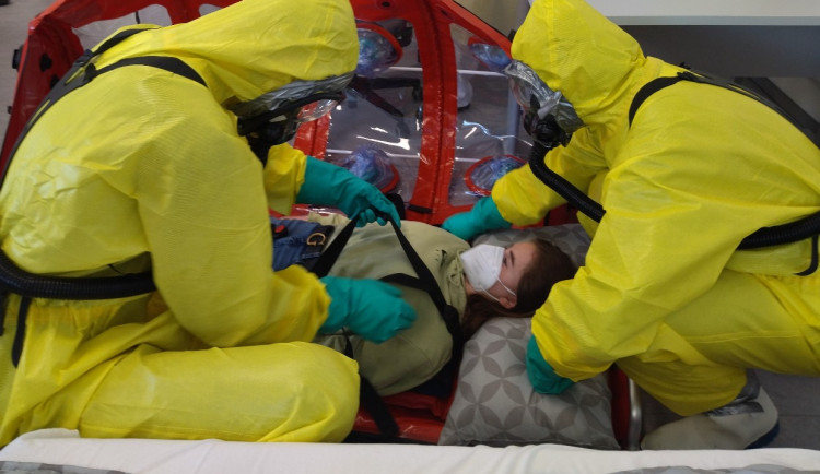 FOTOGALERIE: Kdyby přišla ebola. Záchranné složky z Vysočiny mají za sebou taktické cvičení