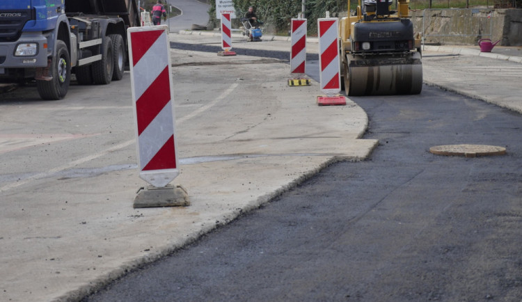 Začala modernizace na II/347. Řidiči musí až do října jezdit po objížďce
