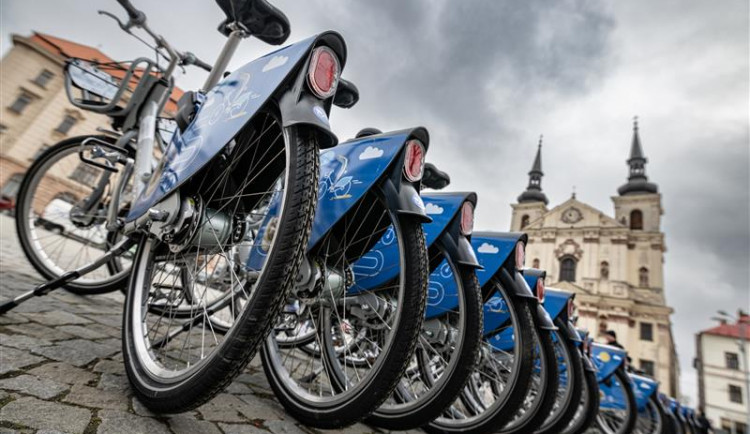 Bikesharing v Jihlavě má za sebou první měsíc. Rekordmankou je Amalie, kolo si půjčila více než stokrát
