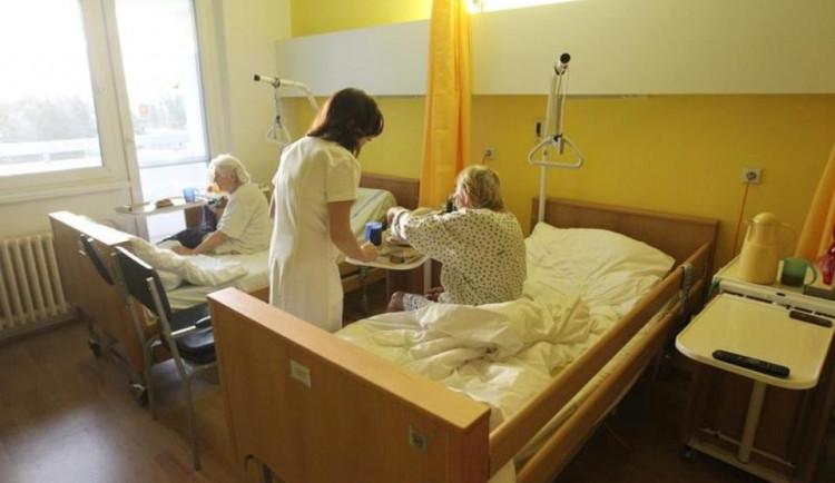 Jihlavská geriatrie má nové speciální podložky. Mají zamezit proleženinám