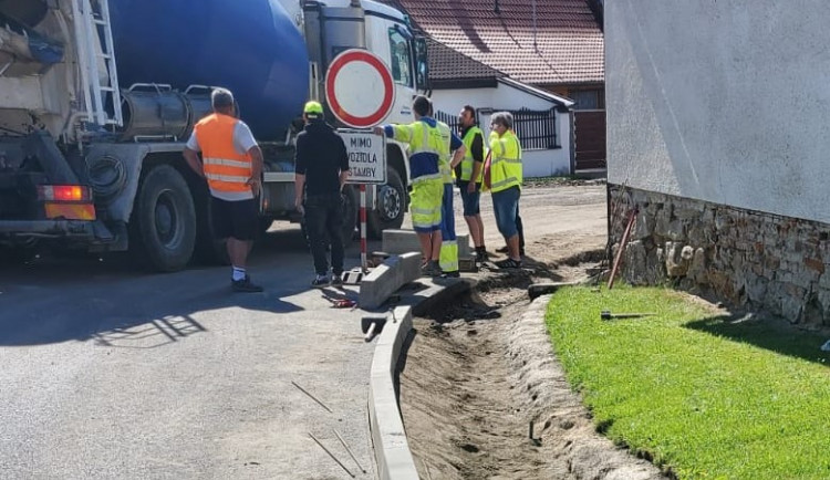 Skvělá zpráva pro řidiče. Se začátkem prázdnin by měl být průjezdný opravovaný úsek na I/37