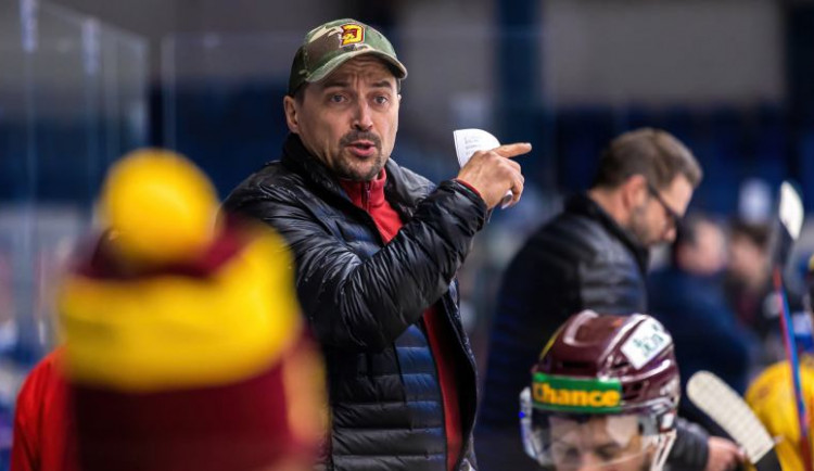 Legenda Dukly Viktor Ujčík slaví padesátku. Hokej mě pořád hrozně moc baví, říká