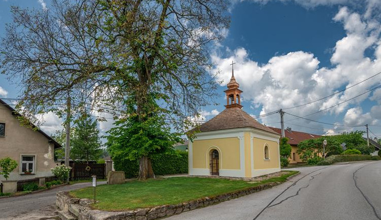 Oprava kaple v Bílém Kameni přinesla dvě původní malby. Jedna má kořeny v 18. století