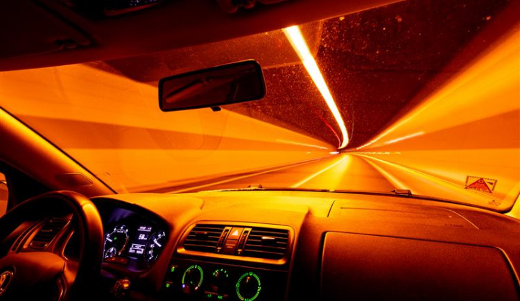 Ještě chvíli v kolonách. Jihlavský tunel je téměř opravený, průjezdný bude ale nakonec až příští týden