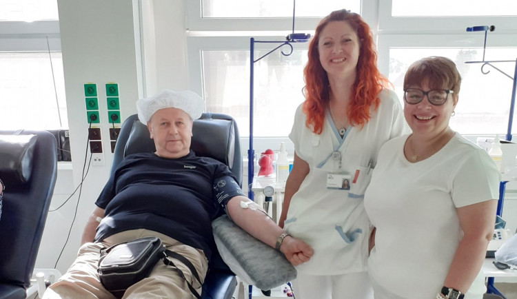 Jsou tu skvělé sestřičky, nikdy bych nešel jinam, říká dárce krve z Jihlavska. Na kontě má 104 odběrů
