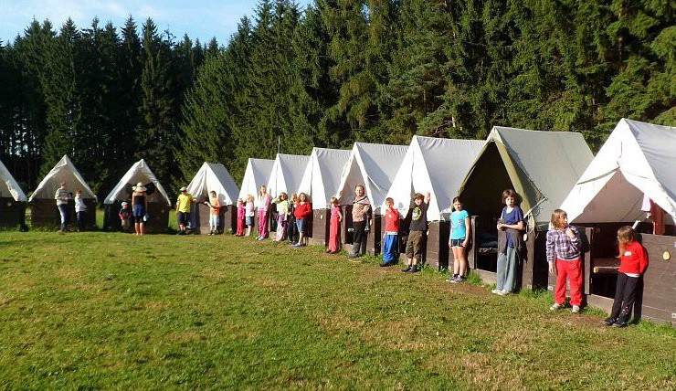 Kontroly táborů na Vysočině. Někteří účastníci měli covid, čtyřem dětem chybělo očkování