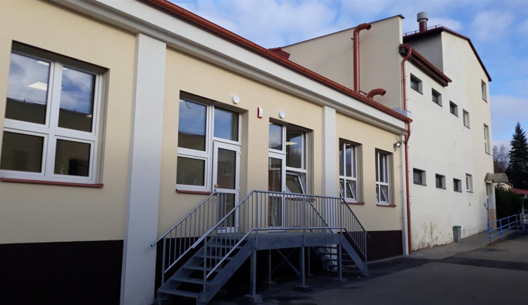 Vylepšené kadeřnictví, tělocvičny, nová svářečská dílna. Kde na Vysočině studenty čekají novinky?