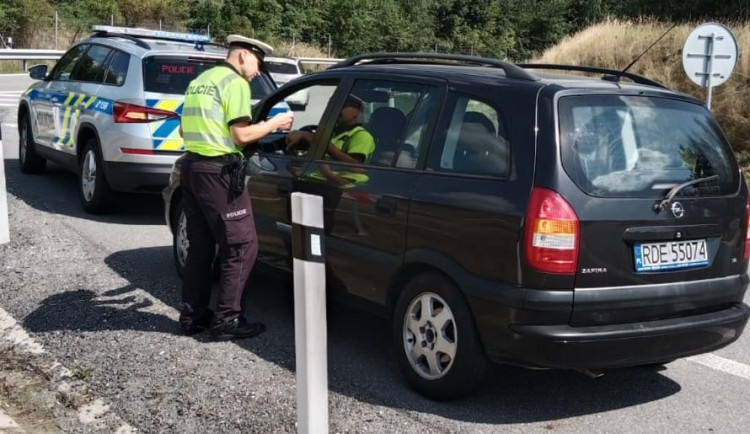 Víkend s policejními kontrolami. Hlídky na Vysočině zastavily přes dva tisíce řidičů, zjistily přes pět set přestupků
