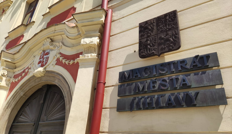 Na jihlavském magistrátu bude v pátek otevřeno jen do 13 hodin