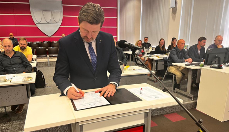 VOLBY 2022: Třebíč má po ustavující schůzi, dva lidé se vzdali mandátu. Podívejte se na nové vedení města