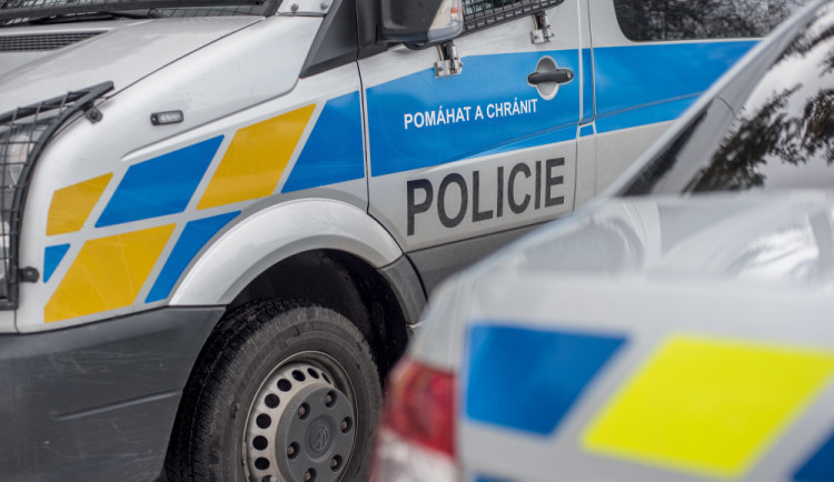 Řidič v Dukovanech sjel ze silnice a narazil do budovy. Na místě byl mrtvý