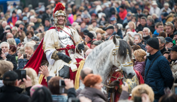 PŘEHLED: Víno, ohňostroj, rohlíčky, lampiony, agility, plavba lodí. Kam na Vysočině na svatého Martina?
