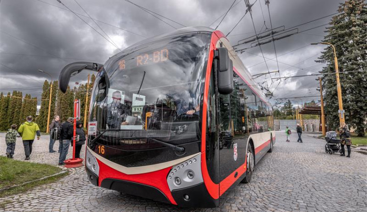 Trolejbusem do průmyslové zóny a Antonínova Dolu již v únoru. Pohonné hmoty jsou dražší, ale jízdné zůstane