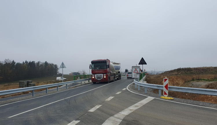 ŘSD pokračuje ve výstavbě obchvatu Brodu, řidiči projedou po dalším mostě. Podívejte se, jak vypadá