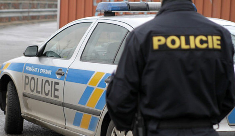 Do domu v Nové Říši přišel zloděj. Vzal radiátory, krbová kamna a další věci za 200 tisíc korun