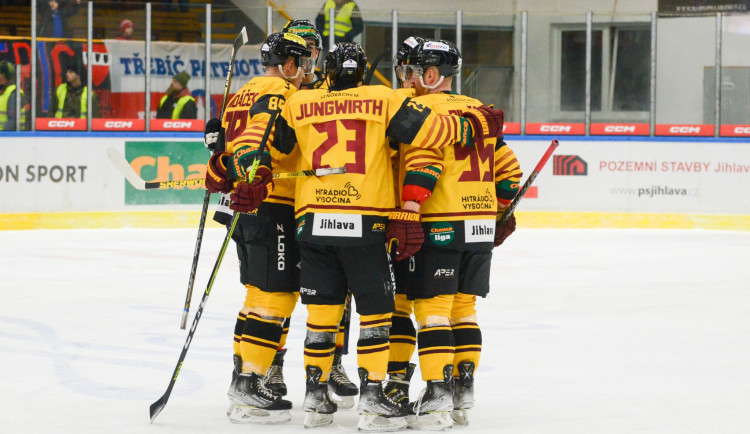 Dukla vstoupila do předkola play-off vítězně, na Slavii vyhrála 3:2 a má dva mečboly na postup do čtvrtfinále