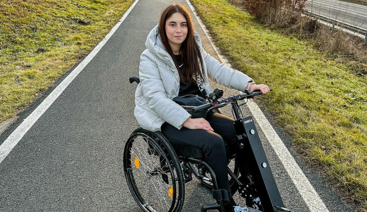 Rok na vozíčku. Opět řídím auto a chci zpět do práce, abych byla užitečná, říká sedmadvacetiletá Petra z Jihlavy