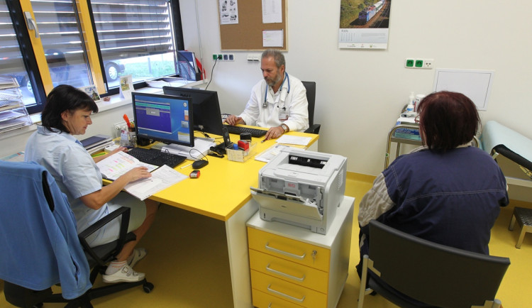 Úspory v jihlavské nemocnici. Vypínáním počítačů a monitorů ušetřili už stovky tisíc korun