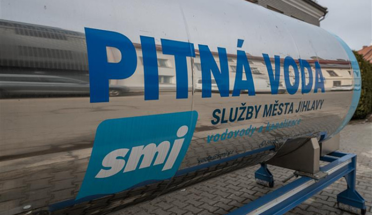 Lidem v Jihlavě po havárii opět začíná téct voda. Může být ale zakalená s kolísavým tlakem