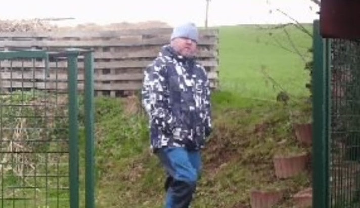 V Henčově řádil zloděj, vloupal se do rekreačních chat. Neznáte muže na fotce?