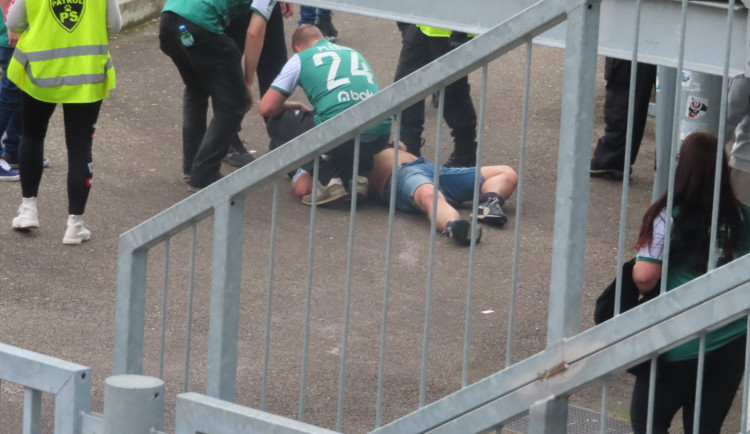 VIDEO: Bitka při ligovém utkání? Bezpečnostní agentura měla napadnout fanoušky