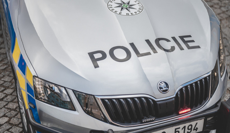 Policie vykázala z vlaku na nádraží v Havlíčkově Brodě skupinu cizinců. Byli opilí, hluční a poškodili vnitřek vagonu