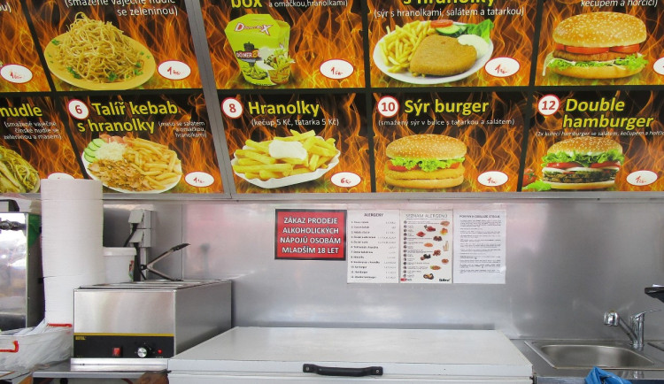Langoše, trdelníky, kebab. Hygienici kontrolovali jídlo na ždárské pouti i na Světovém poháru ve Vysočina aréně