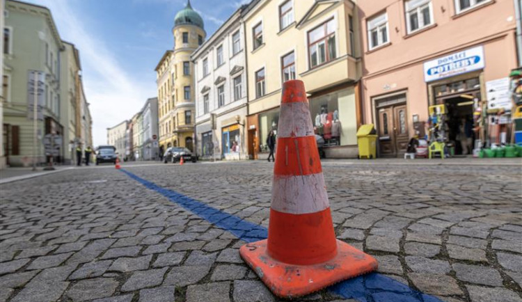 Správné parkování v Jihlavě pohlídá speciální auto s kamerami. Ty přečtou poznávací značky i v noci