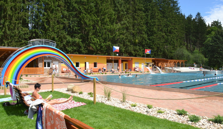 Vstupné na venkovní koupaliště na Vysočině podraží. Připlatíme si v Jihlavě, Lukách nad Jihlavou i Třešti