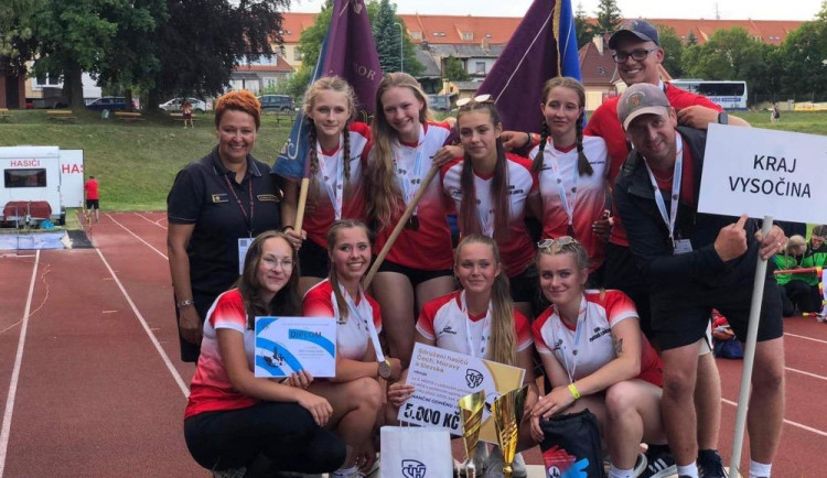 Historický úspěch dorostenek z Panské Lhoty. Na mistrovství ČR v požárním sportu skončily braly bronzové medaile